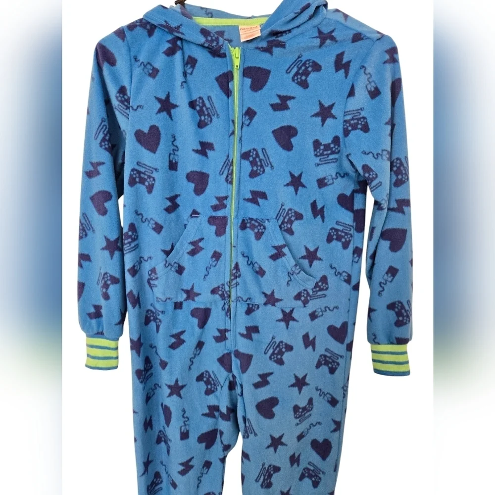 NWT Cat and Jack sleepers size 6/7